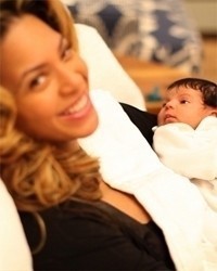 Beyonc� showt foto's van Blue Ivy