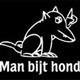 Man bijt Hond