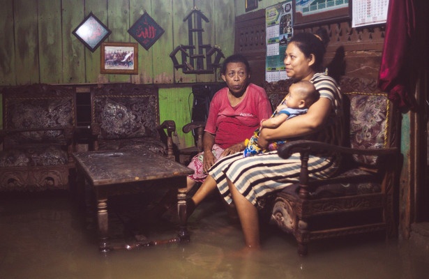 360° Reportage: Indonesien - Ein Dorf kämpft gegen die Fluten