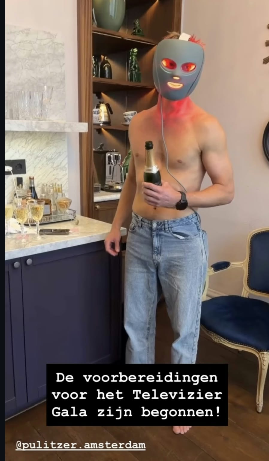 Jan moet zich nog wel even omkleden.