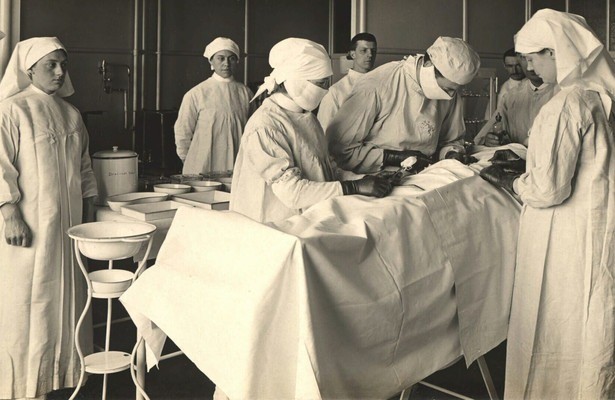 Auf Messers Schneide - Eine Geschichte der Chirurgie