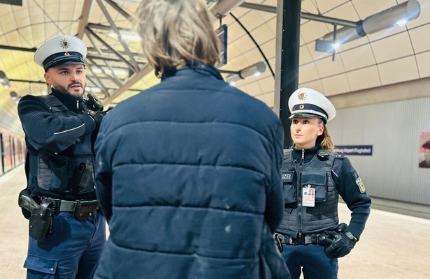 Augen auf 15 Millionen Reisende - Die Bundespolizei am Hamburger Flughafen