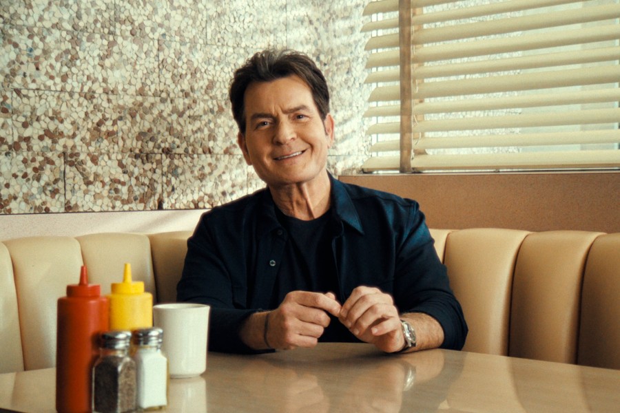 https://tvgidsassets.nl/upload/a/gd/aka-charlie-sheen-2-9690880661-H-L2D.jpg