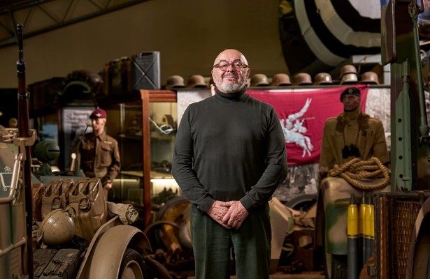 Battle Treasures with Foxy and Bruce