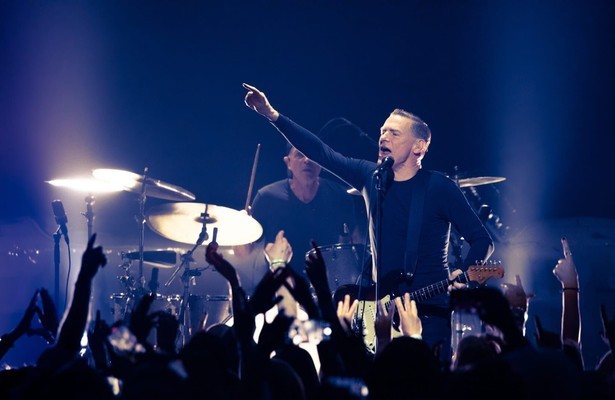 Bryan Adams: Waking up the Neighbours