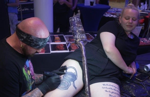 Bunte Haut und schräge Typen - Die Tattoo Kreuzfahrt