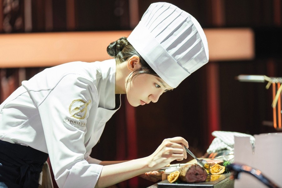 https://tvgidsassets.nl/upload/b/gd/bon-appetit-your-majesty-bon-appetit-your-majesty-2-9654429231-I-n9W.jpg