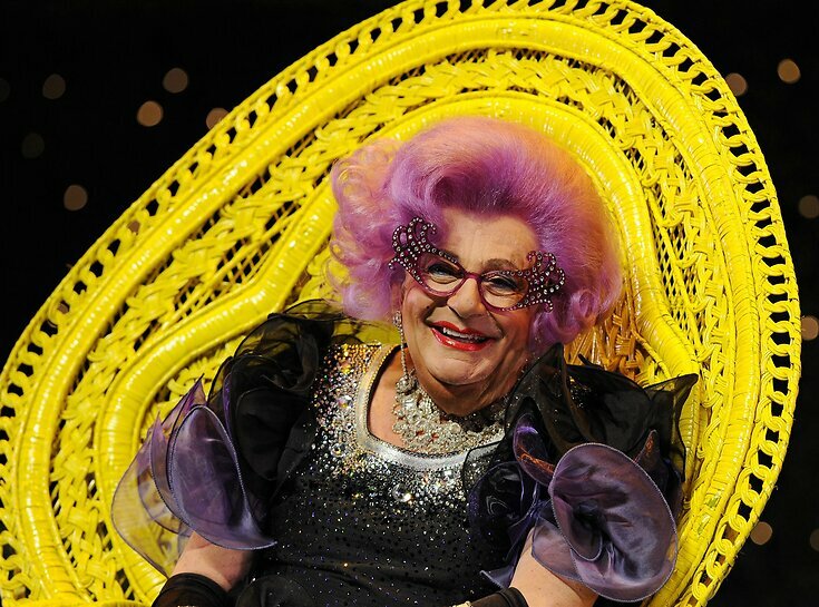 Barry Humphries als zijn alterego Dame Edna Everage