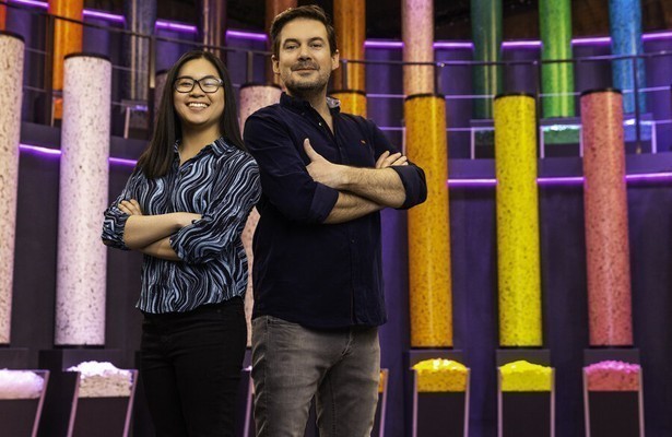 Ruben Nicolai en Lily Hevish van start met Domino Challenge