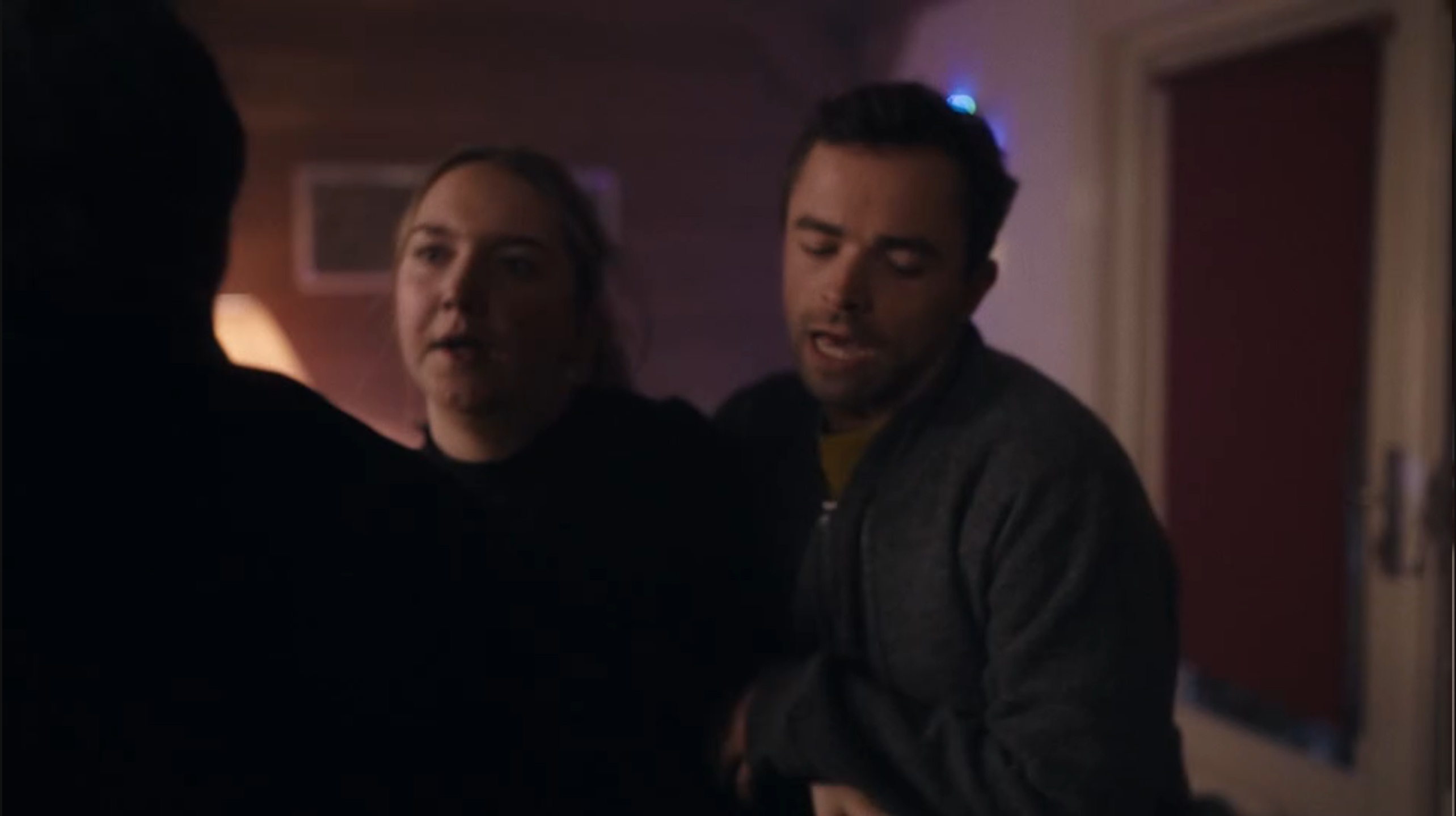 Zoran en Marwan komen Demi tegen haar wil halen