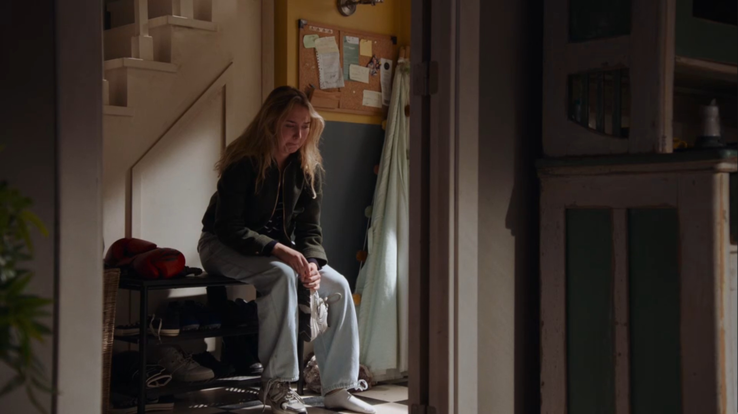 Demi voelt zich betrapt en gebroken maar blijft gebruiken