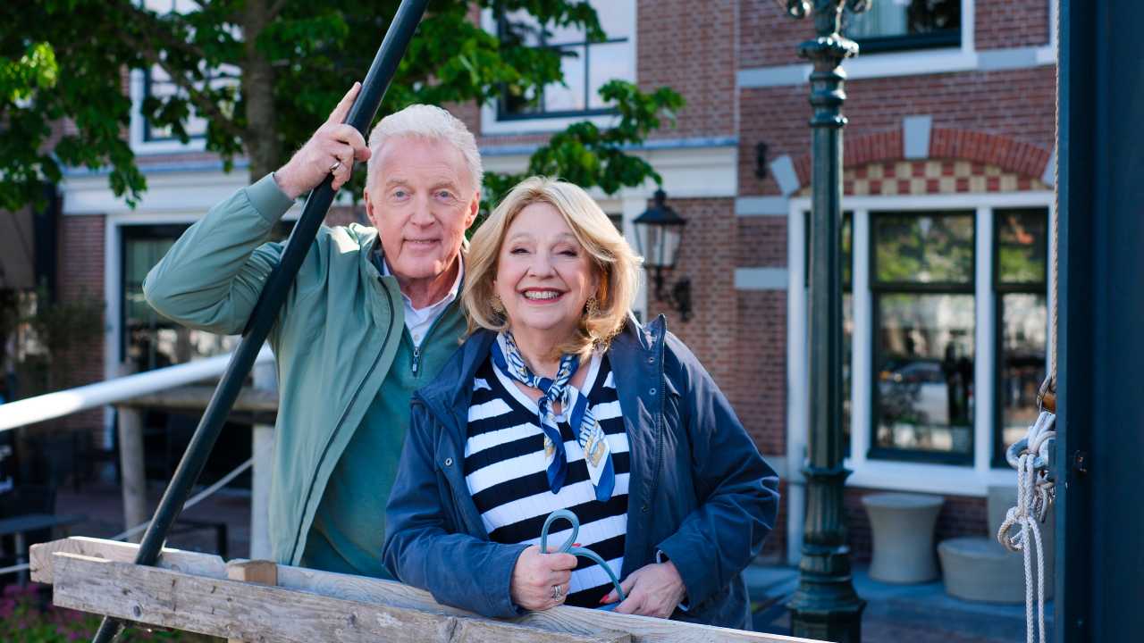 Andre van Duin en Janny van der Heijden voor Denkend aan Holland