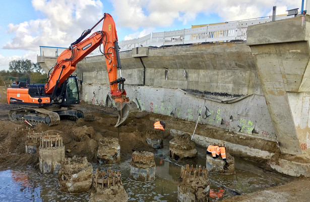 Eine Brücke über das Loch: Der Bau der Behelfsbrücke an der A20