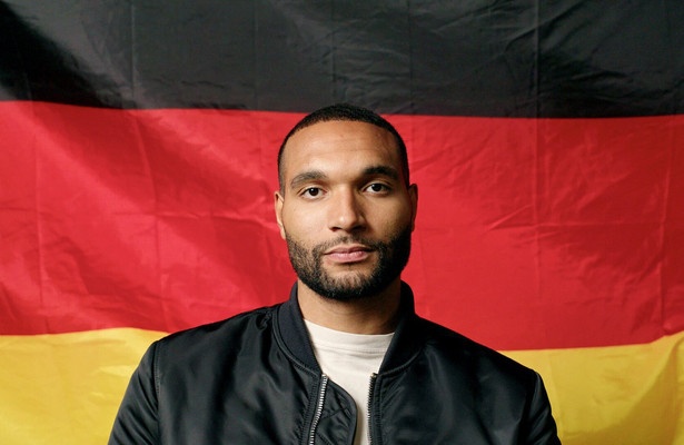 Einigkeit und Recht und Vielfalt - Die Nationalmannschaft zwischen Rassismus und Identifikation