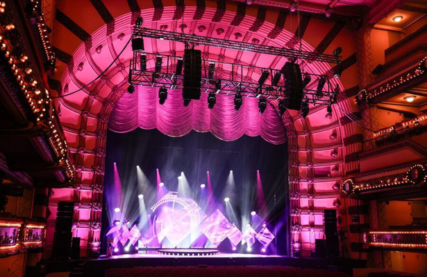 Fabien Olicard prend le temps d'en rire