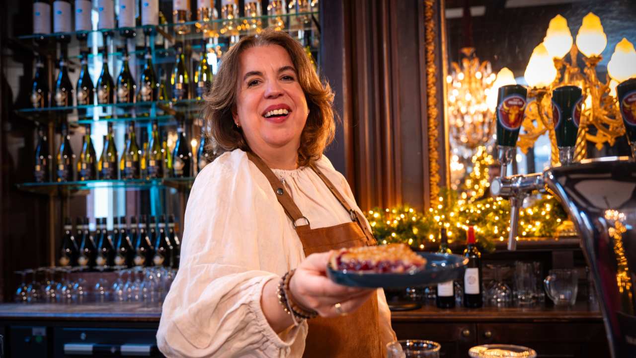 Francis van Broekhuizen als Sjanet in De Kerststal van Nederland