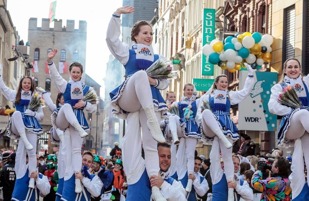 Ganz Köln steht kopf - Mega-Event Rosenmontagszug
