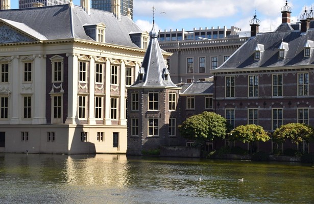 Gesprek minister-president met gebarentaal