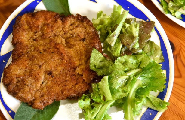 Golden, zart und voller Traditionen - Schnitzelvariationen in Europa