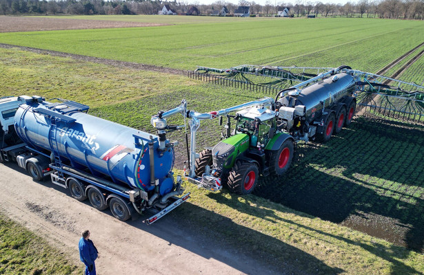 Gülle-Stau nach Winterwetter - Jetzt wird gedüngt!