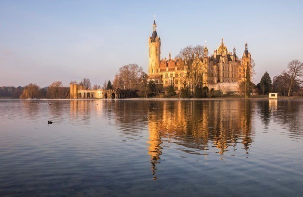 Hinter Schloss und Segeln - Leben am Schweriner See