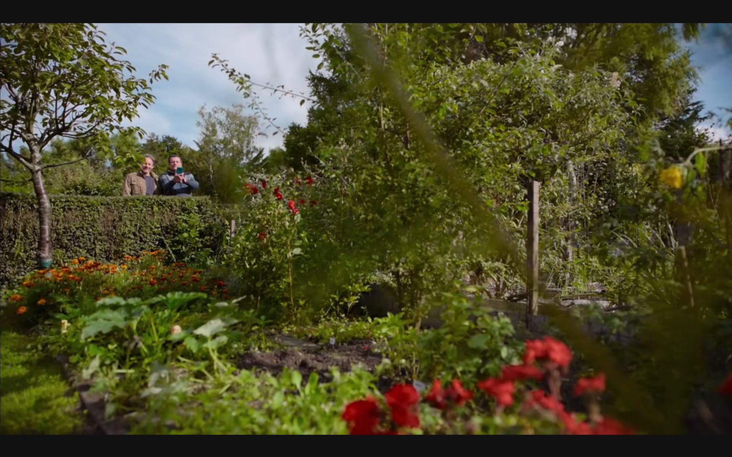 Julian en Henk gaan tuinieren