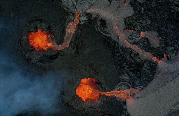 Island im Winter - Glühende Lava und einsame Fjorde