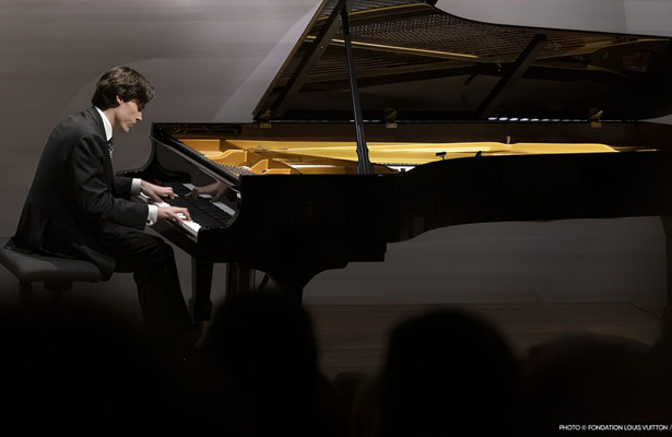 Jaeden Izik-Dzurko : Medtner, Ravel, Rachmaninov - Fondation Louis Vuitton