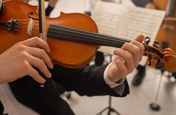 Jakub Hr?ša, Augustin Hadelich, Czech Philharmonic : Suk, Sibelius