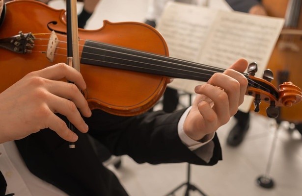 Jakub Hr?ša, Augustin Hadelich, Czech Philharmonic : Suk, Sibelius