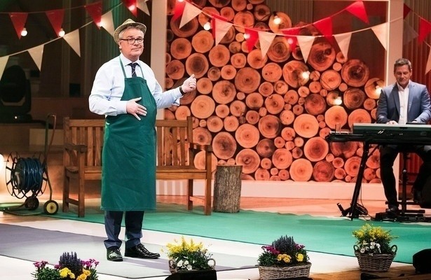 Jürgen B. Hausmann: Frühling, Flanzen, Feiertare