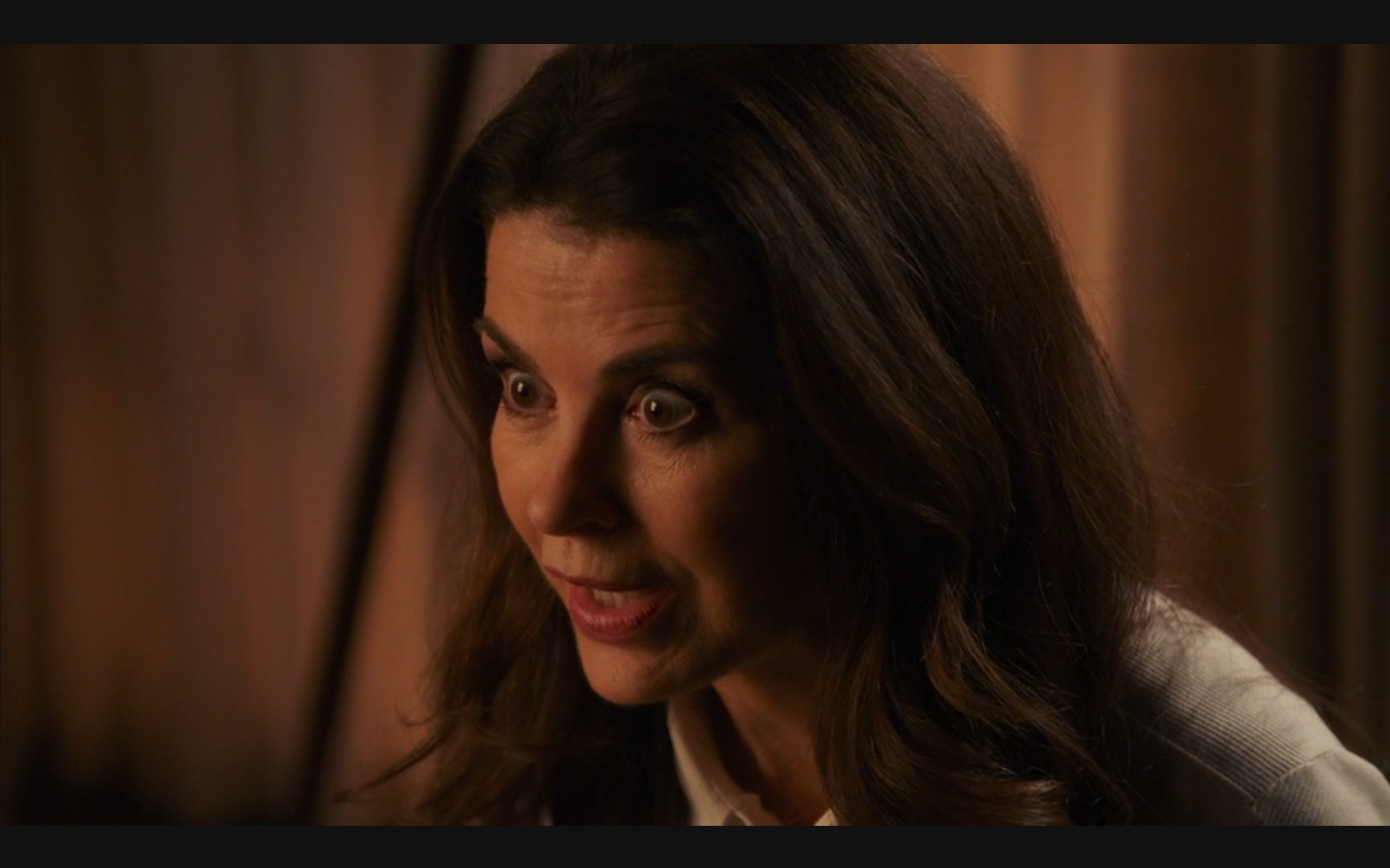 Janine jokt over een affaire met Rex.