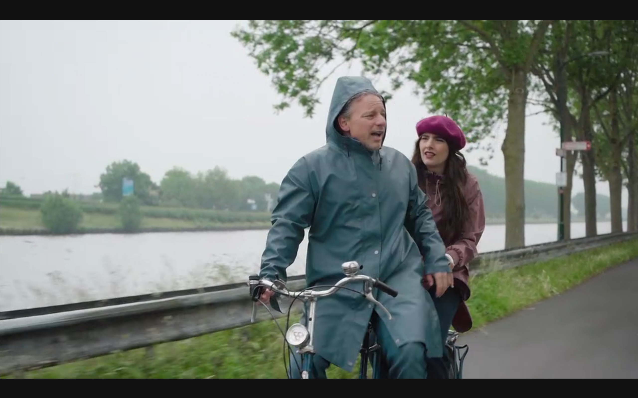 Julian en Bizou hebben een goed gesprek