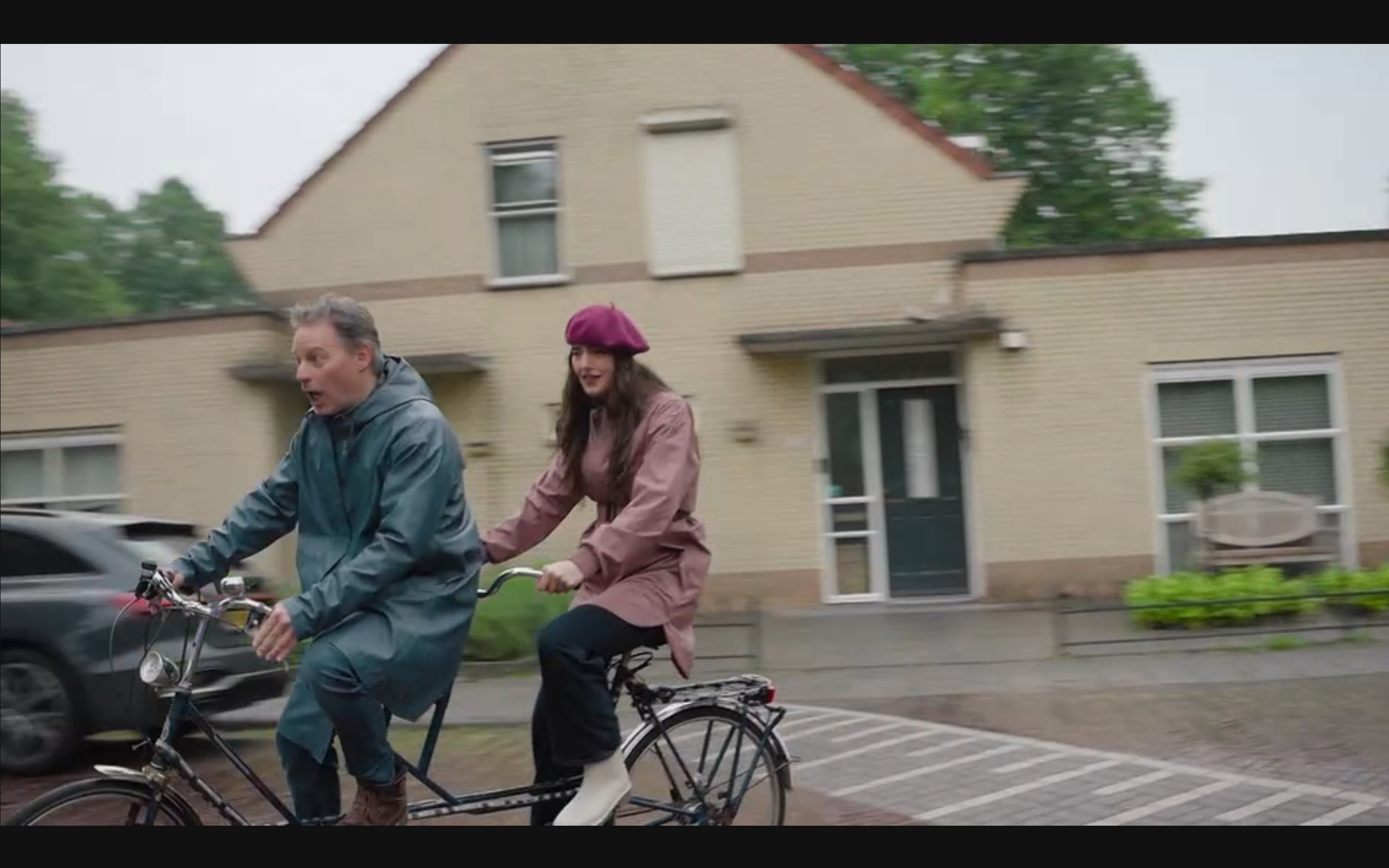 Ze hadden toch al voor de buitenopname betaald...