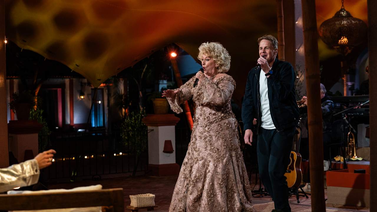 Karin Bloemen met Matthijn Buwalda in Beste Zangers