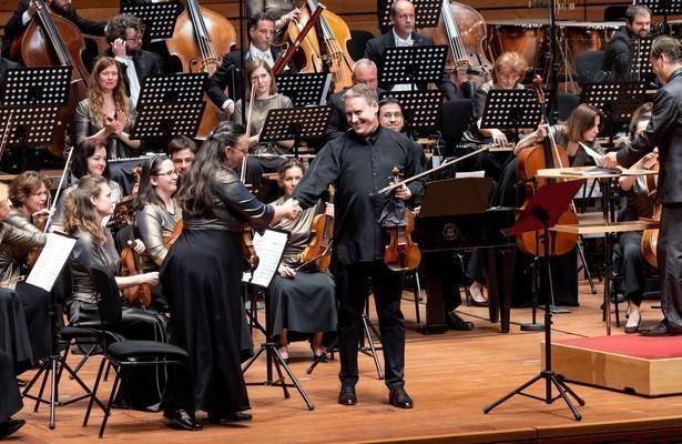 Kristóf Baráti joue les oeuvres pour violon et orchestre Bartók