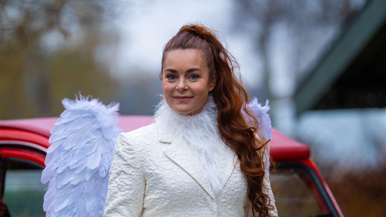 Kim-Lian van der Meij als Gabriel in De Kerststal van Nederland