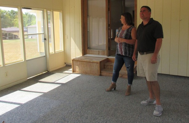 Lakefront bargain hunt renovation