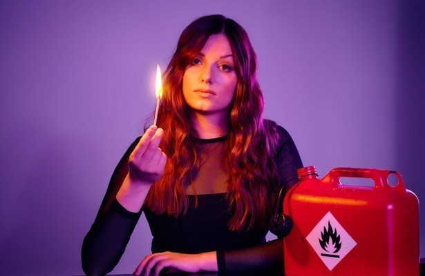 Lara Ermer: Leicht entflammbar