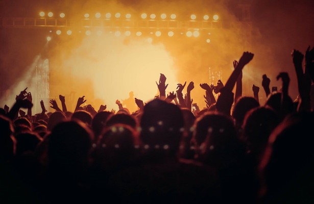 Learning to live together: The return of Mag Dogs and Englishmen