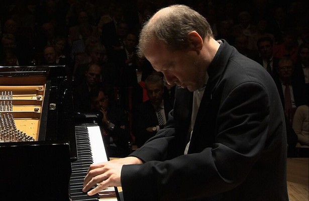 Legato - World of the Piano