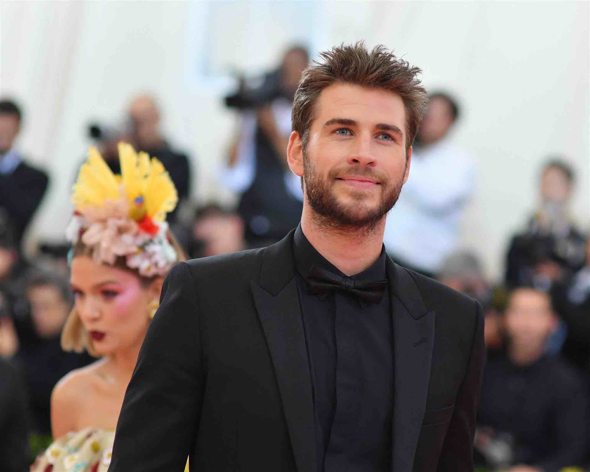 Liam Hemsworth en Laura Dern worden verliefd in de Netflix-film Lonely Planet