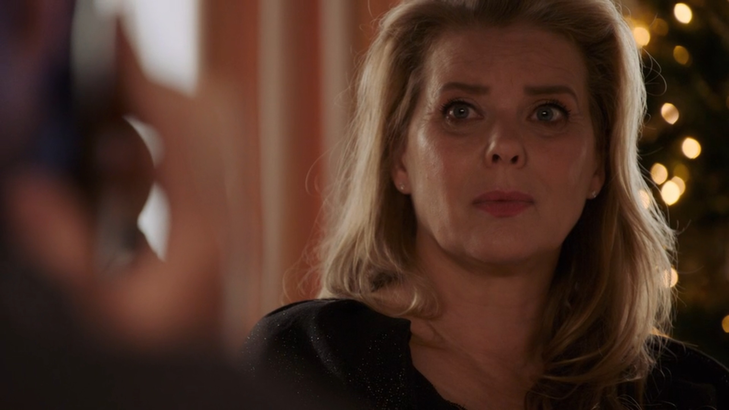 Linda ziet hoe getikt Haakon is