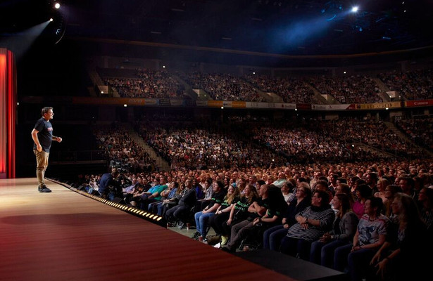 Martin Rütter live! Der will nur spielen