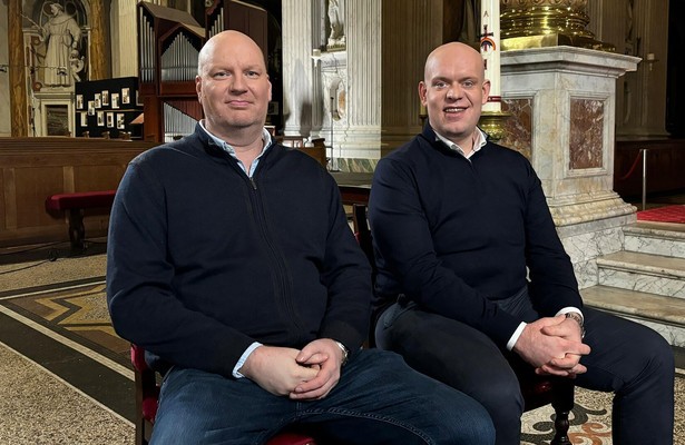 Michael en Vincent: Brothers in darts