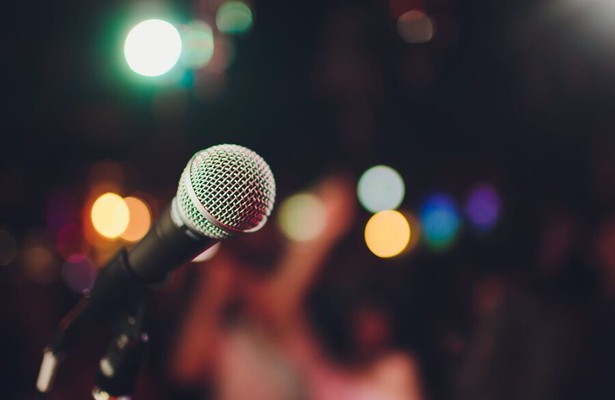 Mikrofon Senin Paris