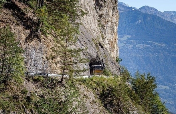 Mit dem Postauto durch die Schweiz