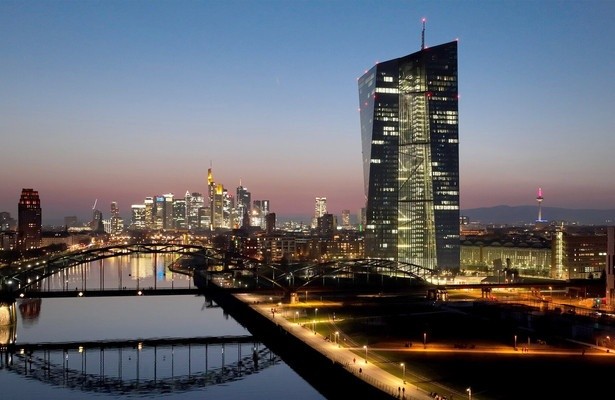 Moneyland: Deutsche Bank und dunkle Geschäfte