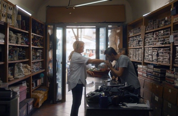 Neapels Puppenklinik - Mit Herz und alter Handwerkskunst