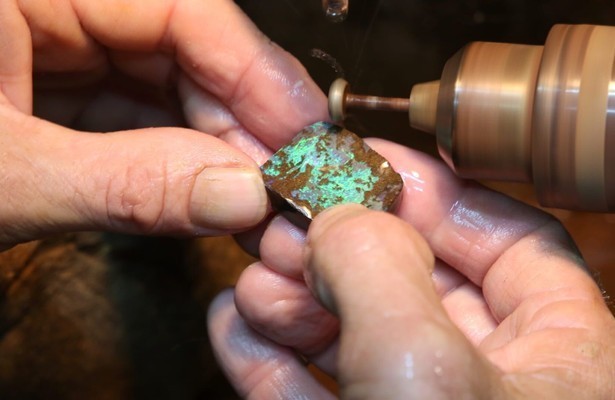 Outback opal hunters
